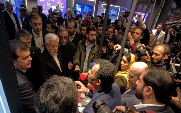 معاون اول رئیس‌جمهور از غرفه مرکز تحقیقات فرآوری مواد معدنی ایران