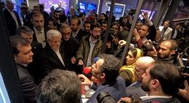 معاون اول رئیس‌جمهور از غرفه مرکز تحقیقات فرآوری مواد معدنی ایران