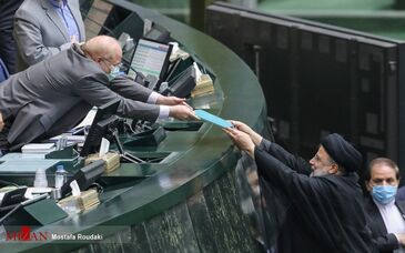 تحولات بودجه ۱۴۰۱؛ از کشیدن افسار رشد کسری بودجه تا عادلانه‌سازی حقوق‌ها