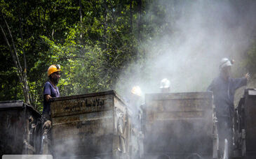 جدال مرگ و معیشت زیر سقف لرزان معادن زغال سنگ کرمان