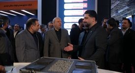 بازدید دکتر هدایت مدیرعامل شرکت سرمایه گذاری غدیر از غرفه فولاد غدیر نی‌ریز