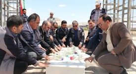 گل‌افشانی مزار شهید گمنام در شرکت آلومینای ایران