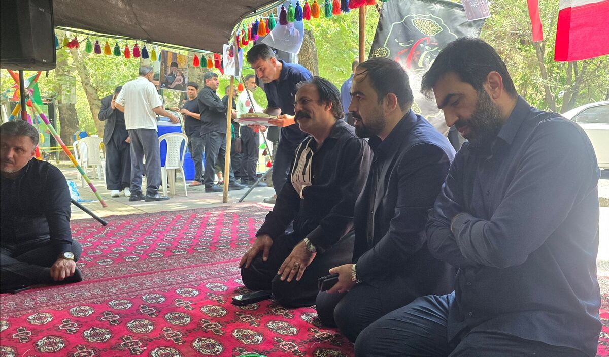 حضور مدیرعامل گروه سرمایه‌ گذاری صندوق بازنشستگی کشوری، به همراه مدیرعامل و رئیس هیئت‌ مدیره شرکت فولاد اکسین خوزستان در موکب شهدای زاگرس