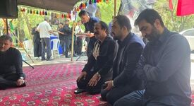 حضور مدیرعامل گروه سرمایه‌ گذاری صندوق بازنشستگی کشوری، به همراه مدیرعامل و رئیس هیئت‌ مدیره شرکت فولاد اکسین خوزستان در موکب شهدای زاگرس