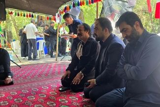حضور مدیرعامل گروه سرمایه‌ گذاری صندوق بازنشستگی کشوری، به همراه مدیرعامل و رئیس هیئت‌ مدیره شرکت فولاد اکسین خوزستان در موکب شهدای زاگرس