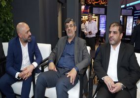 حضور محمدرضا بابایی، استاندار یزد و هیات همراه (معاون اقتصادی، معاون سیاسی و مدیران) در غرفه ایمیدرو (نمایشگاه ایران-اکسپو )