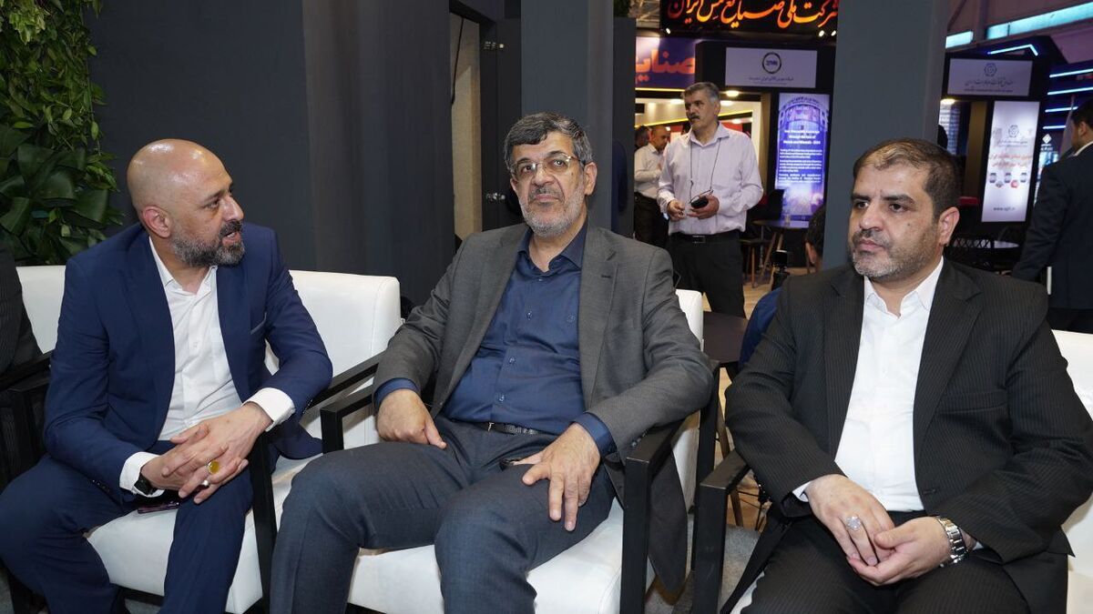 حضور محمدرضا بابایی، استاندار یزد و هیات همراه (معاون اقتصادی، معاون سیاسی و مدیران) در غرفه ایمیدرو (نمایشگاه ایران-اکسپو )