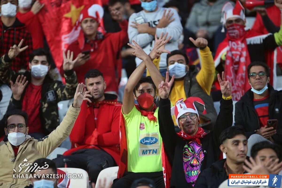 عکس | رئیس مجمع پرسپولیس: من یک استقلالی دو آتشه هستم / خشم هواداران سرخ در اولین روز واگذاری

