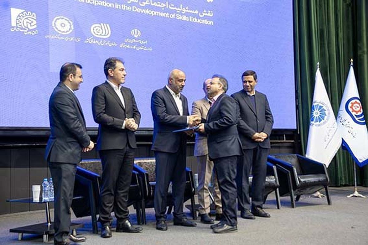 تقدیر وزیر کار از اقدامات توسعه ای ایمیدرو در صنعت گوهرسنگ ایران

