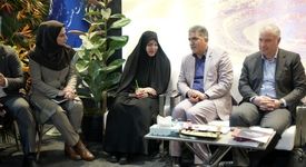 حضور معصومه آقاپور مشاور اقتصادی رئیس جمهور و تورج زارع مدیرعامل شرکت تهیه و تولید مواد معدنی ایران(ایمپاسکو)در غرفه ایمیدرو